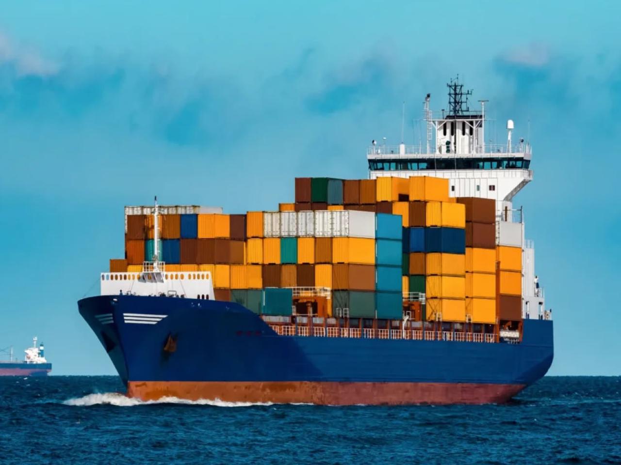 Irã: Ormuz segue fechado e proíbe travessia de navios