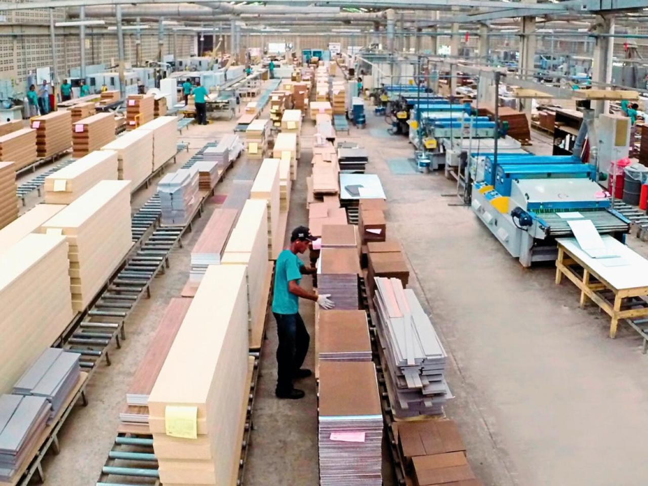 5 das 10 atividades econômicas registraram demissões